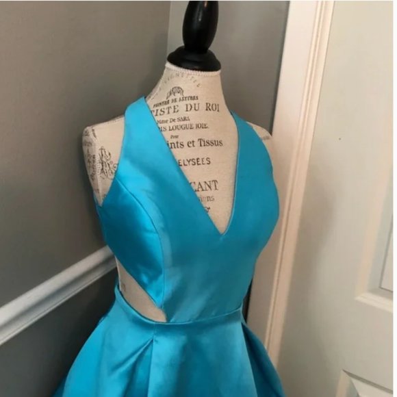 NEW JOVANI SZ 8 CUT OUT FORMAL BALL GOWN WITH POCKETS - Picture 6 of 8